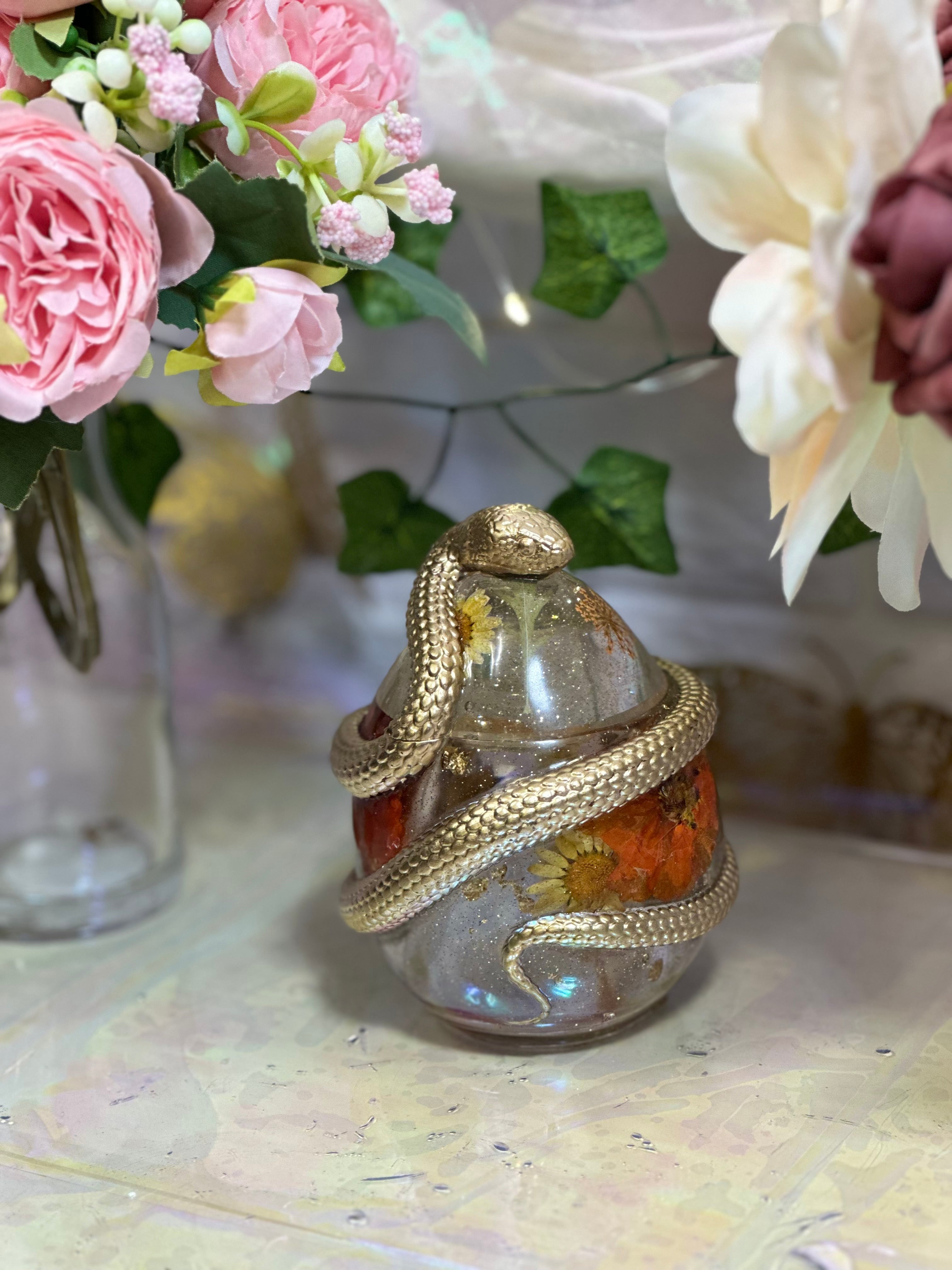 Floral Resin Trinket Snake Jar with Pressed Flowers – Handmade Jewelry Box & Keepsake Storage