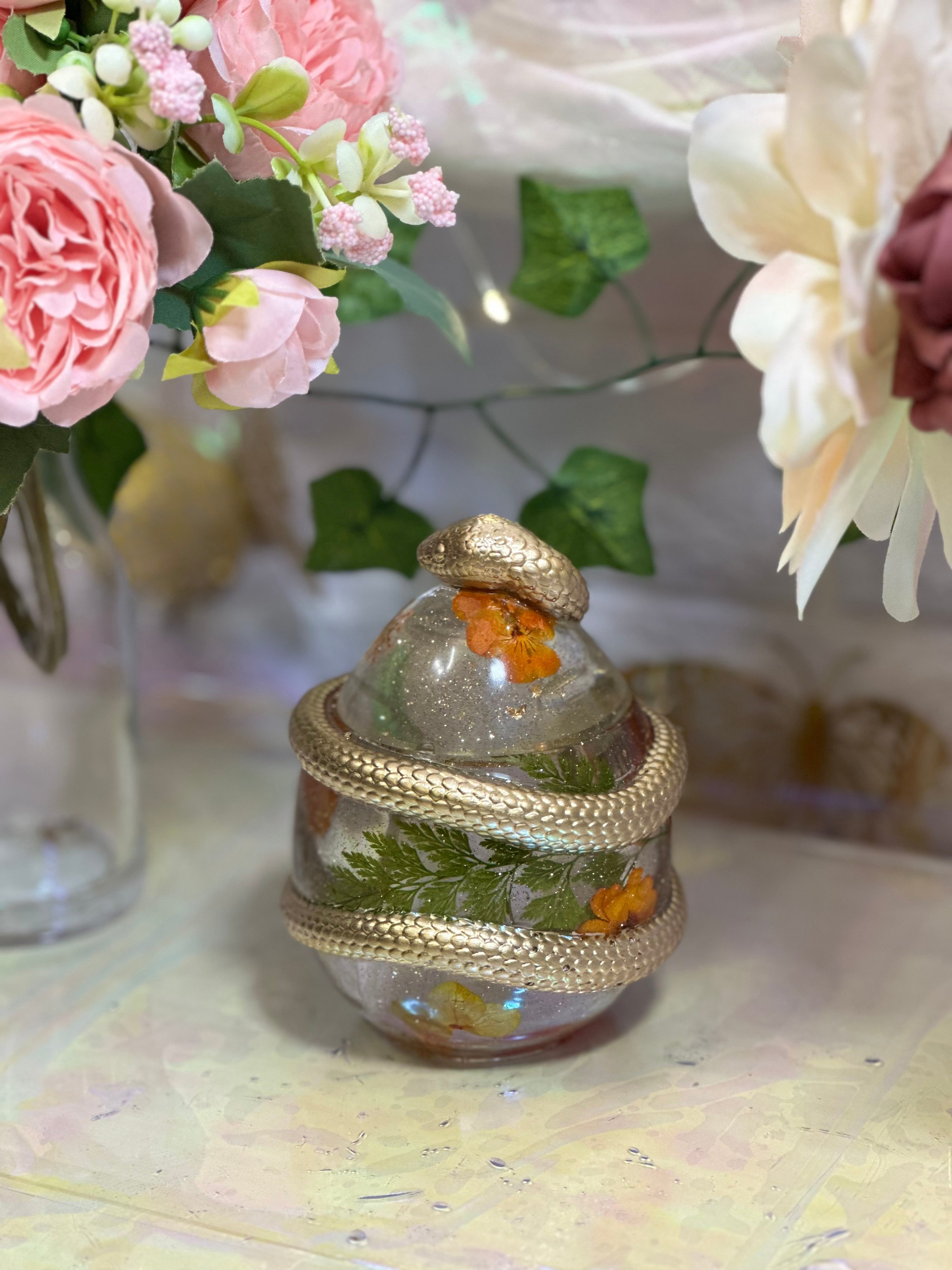 Floral Resin Trinket Snake Jar with Pressed Flowers – Handmade Jewelry Box & Keepsake Storage
